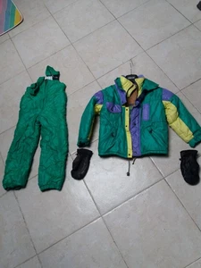 completo da neve verde per bambino/a (giacca, pantaloni, guanti) €13,5 - Foto 1 di 17