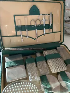 🔴 SET DA VIAGGIO spazzola specchi forbici porta profumo custodia pelle vintage - Imagen 1 de 5