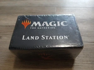 Magic The Gathering Land Station Wizards of The Coast 2019 - R1 Sealed - Bild 1 von 7