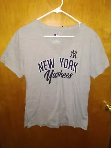 New York Yankees Gray Women's XL V Neck T-Shirt New With Tags - Picture 1 of 4