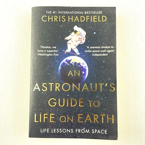 An Astronaut's Guide to Life on Earth By Chris Hadfield Paperback Book - Foto 1 di 11