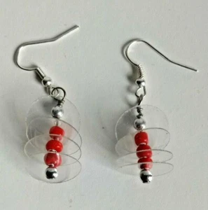 Upcycle RECYCELTE Soda POP Flasche OHRRINGE Schmuck KLARER KREIS ROTE PERLEN - Bild 1 von 7