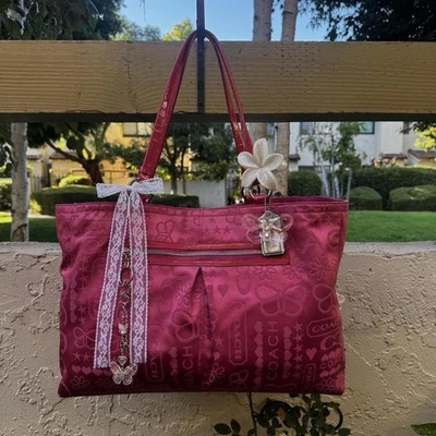 Bolso de Mano Rosa Y2K Coach Mariposa Monograma XL Foto 1 de 4