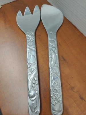 Wilton Armetale 2 piezas Juego - Cuchara tenedor utensilios para servir ensaladas con patrón de frutas Foto 1 de 4