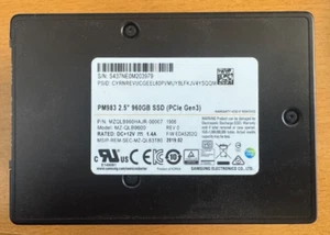 Neu Samsung PM983 960GB 2,5" PCIe Gen3 NVMe MZQLB960HAJR MZ-QLB9600 0 Stunden - Bild 1 von 1