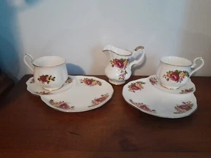 SET OF 2 TENNIS SETS & MILK JUG - VINTAGE PU LAO - COTTAGE ROSE DESIGN - Picture 1 of 4
