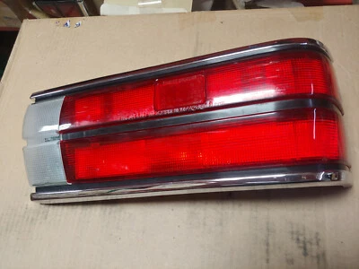 Novo NOS ---NLA--- Conjunto de lanterna traseira direita Sedan GLC 1981 a 1985 - Imagem 1 de 4