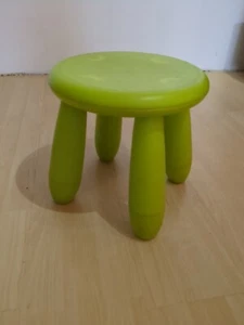 IKEA MAMMUT Kinderhocker grün Hocker Kinder Möbel - Bild 1 von 3