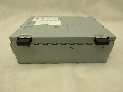 Jaguar XE 2017 2018 receptor de radio AM FM OEM LKQ Foto 1 de 4