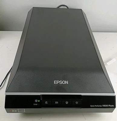 EPSON PERFECTION V600 PHOTO / DOCUMENT SCANNER W/ Manual And CD - Image 1 of 4