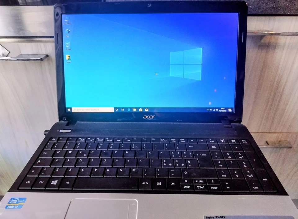 Notebook Acer Aspire E1-571, Intel Core i3, SSD250, 4GB RAM - Immagine 1 di 1