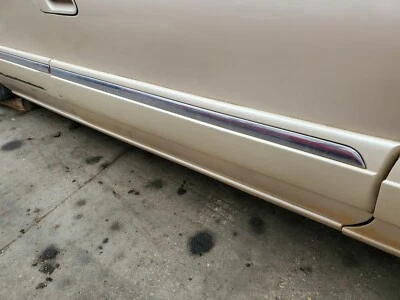 1998-1999-2000-2001-2002 LINCOLN CONTINENTAL RIGHT FRONT DOOR MOLDING PAINT HC - Image 1 of 2