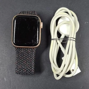 Apple Watch SE 40mm A2353 Boîtier en aluminium rose et céramique avec bracelet - GPS + LTE - Photo 1 sur 6