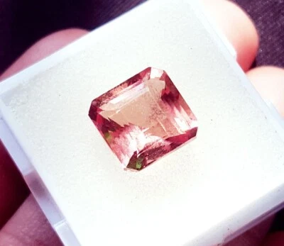 Color Changing Zultanite 5.45 CT Loose Gemstone Certified With Free Gift - Image 1 of 4