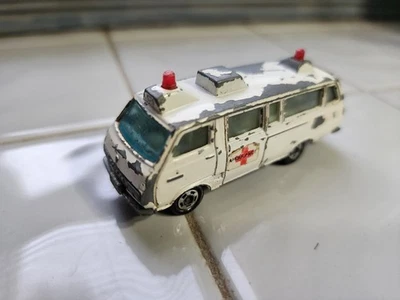 Ambulancia de cercanías Tomica Toyota Hiace 1/68 Nº56.57 1975 Foto 1 de 4