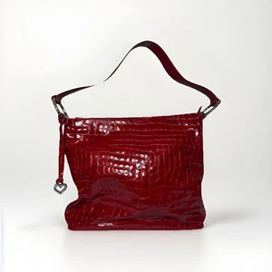 Neu mit Etikett Brighton Cher rot Lack Krokoleder Schultertasche Herzanhänger Cherrycore - Bild 1 von 11