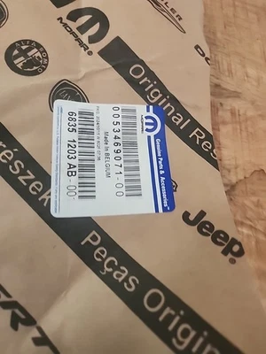 2017-2020 RAM 1500 2500 3500 4500 5500 B PILLAR APPLIQUE RIGHT MOPAR 68351203AB - Image 1 of 4