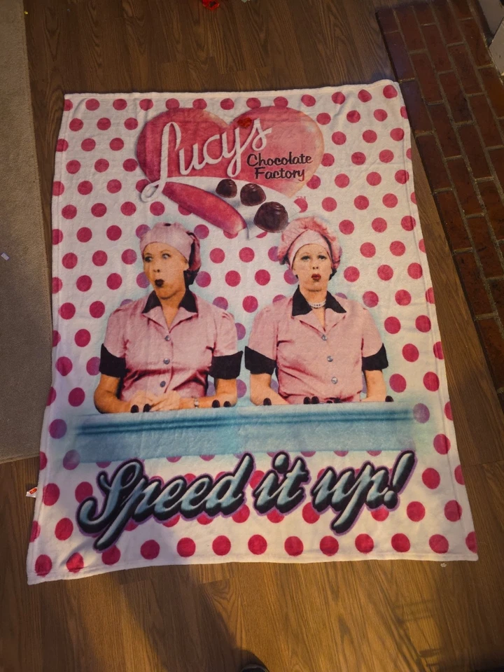 Nuevo I Love Lucy Chocolate Factory Peluche Vellón Tiro Regalo Manta Ethel Episodio Foto 1 de 1