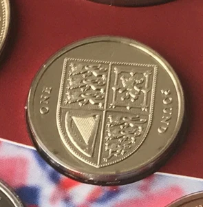 2012 SHIELD 1 ONE POUND COIN BRILLIANT UNCIRCULATED BU - Picture 1 of 3