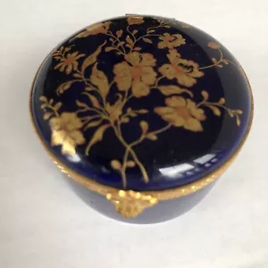 Scatola portagioie Limoges Malbec Francia floreale con cerniera oro cobalto 22 carati vintage floreale 2" - Foto 1 di 11