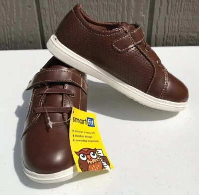 Коричневые туфли Smartfit Liam для мальчиков 10 с перфорированным регулируемым ремешком устойчивые к скольжению - Изображение 1 из 4