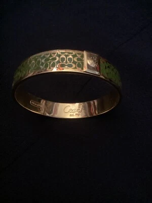 Brazalete Brazalete Coach Logo Tono Dorado y Negro 1/2” Logo Coach y Firma Foto 1 de 3