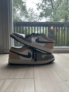 Nike Air Jordan 1 Low SE Flight Club da uomo 12 DX4334-008 in mano - Foto 1 di 5