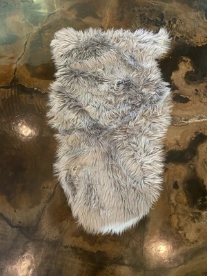 Home Decor Gray Faux Fur Rug 25 x 40 - Image 1 of 3