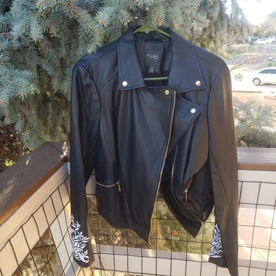 Jaqueta de Moto Thalia Sodi Feminina Bordada L/G Preta Couro Sintético Nova Com Etiquetas - Imagem 1 de 4