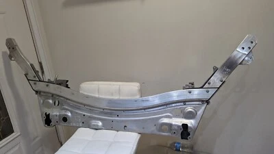Mercedes Benz GLC300 2016-20 barra de amarre superior montaje de soporte del radiador GLC43 OEM Foto 1 de 4
