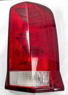 Conjunto de luz trasera, pasajero derecho, Cadillac OE # 15079079 se adapta a 02-06 Escalade Foto 1 de 4