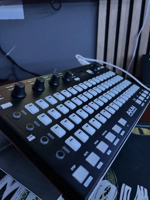 Akai Professional Fire Midi Controller für FL Studio für Musik Produktion - Bild 1 von 3