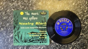 7-inch VINYL SINGLE: STANLEY BLACK, THE MOON WAS YELLOW, DECCA DFE 6358 - Picture 1 of 2