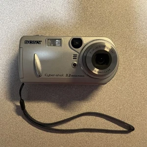Sony Cyber-Shot DSC-P72 3,2 megapíxeles con tarjeta de memoria - Imagen 1 de 14