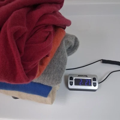 Cortador de suéter 100% cashmere 5 peças reaproveitamento upcycle danificado COLORIDO 2+lbs  - Imagem 1 de 4