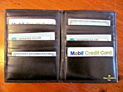 CLASSY RARE 'PIERRE CARDIN' FRANCE BROWN LEATHER BIFOLD CREDIT CARD HOLDER NEW - Image 1 of 4