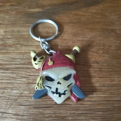 Vintage Pirates Of The Caribbean Skull Funkey Keyring - Immagine 1 di 2