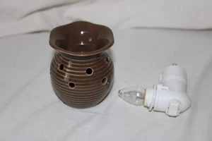 Calentador de pared Scentsy, GROOVY, marrón acanalado - Imagen 1 de 2