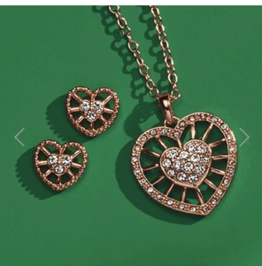 Juego de collar y pendientes Avon Studio 1886 corazón brillante tono oro rosa nuevo en caja - Imagen 1 de 7