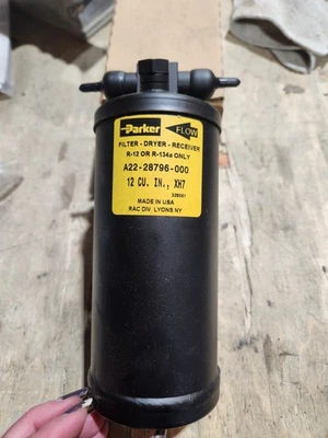 A22-28796-000 A/C Receiver Drier for Cat, Deutz, Freightliner, Gleaner, QR Foto 1 de 4