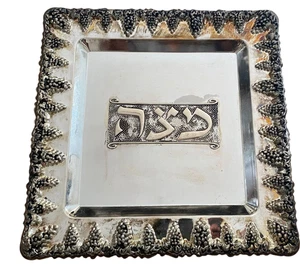 Antico piatto Matzah quadrato placcato argento vintage con disegno uva - 12" RARO - Foto 1 di 4