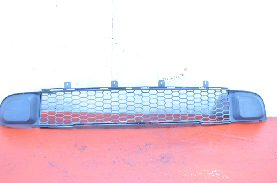 12-17 FIAT 500 PARRILLA INFERIOR DELANTERA OEM Foto 1 de 4