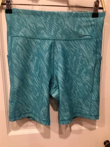 WOMEN'S WORK OUT SHORTS SZ M HIGH RISE ULTRA STRETCH NWT FIT MID THIGH TEK GEAR - Picture 1 of 7