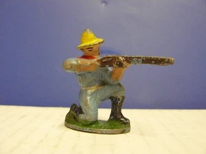 QUIRALU LE COW BOY A GENOUX TIRANT AU FUSIL - Picture 1 of 1