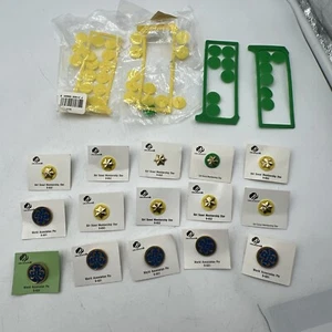 VINTAGE LOT OF 15 GIRL SCOUT MEMBERSHIP STAR 9-652 & WORLD ASSOCIATION PIN 9-601 - Picture 1 of 7