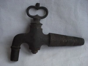 Large tap for a barrel with conical wood carving. Bronze. Vintage - Picture 1 of 13