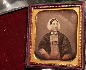 Dagherrotipo donna in bella custodia divisa - sigilli originali presenti vetro sporco - Foto 1 di 1
