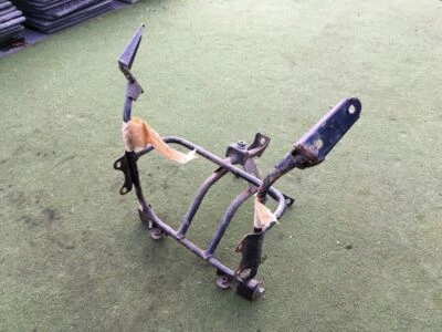 3340 Suzuki RG250 Mk4 Gamma Relojes de Carenado Frontal Montaje Sub Marco Soporte Permanencia Foto 1 de 4