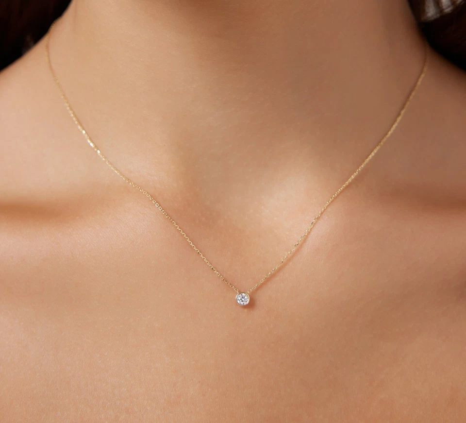 14K SOLID YELLOW GOLD 0.12 CARAT DIAMOND SOLITARE NECKLACE - Image 1 of 4