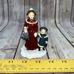 Mervyns Village Square 1998 Frau Mädchen Schnee 4" Zubehör Weihnachtsfigur - Bild 1 von 15